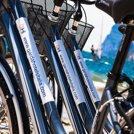 ホテル Lido Blu - Surf & Bike 4*